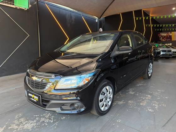 CHEVROLET ONIX 1.4 MPFI LT 8V FLEX 4P MANUAL CHEVROLET ONIX 1.4 MPFI LT 8V FLEX 4P MANUAL